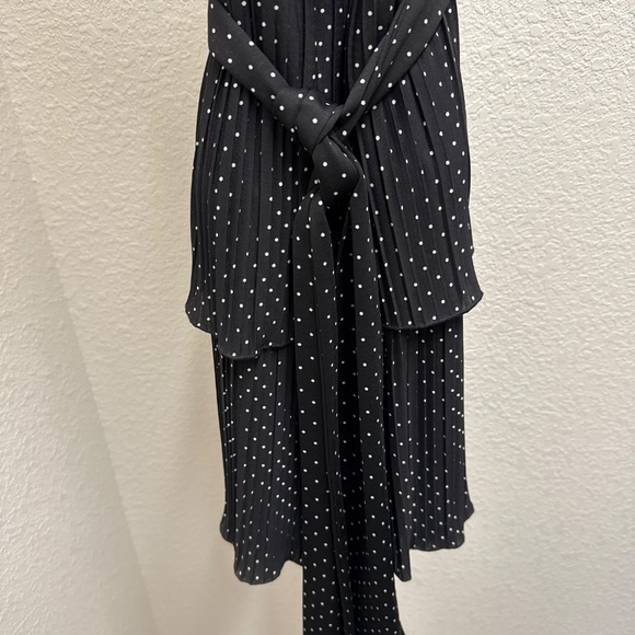 Ruffled dress - Picture 2 of 5